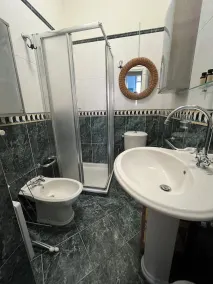 Lovely 28 M2 studio in listed villa with swimming pool and free parking. - Image 4