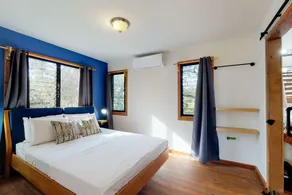 Quiet treehouse cabana with veranda, hammock, WiFi & partial AC - walk to beach - Image 5