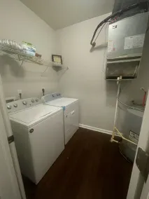 Stylish and Spacious, close to the Hospital. - Image 2