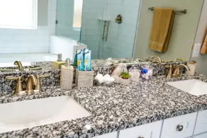 Clean & Cozy new Home, 30 mins to George Bush INTL/ downtown 5 mins to woodlands - Image 3