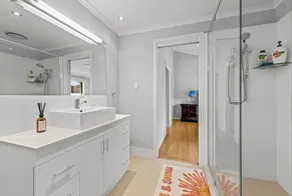 Serene Lakefront Villa, Westlake, Brisbane - Image 3