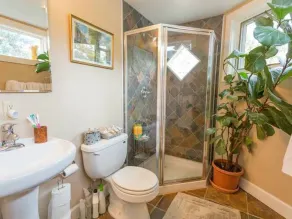 Luxury home in prime downtown location: views of the Rocky Mountains - Image 2