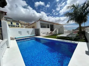 Hus med pool och havsutsikt - Image 2