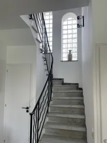 Maison de famille rénovée avec piscine sécurisée - Image 2