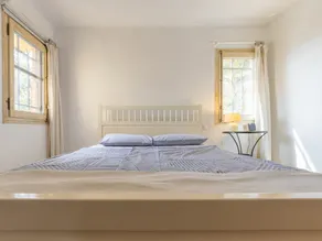 Schönes alleinstehendes Ferienhaus für 8 Personen mit  W-LAN, privatem Pool, TV und Innenhof - Image 5