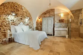 Prestigious property with 10 bedrooms, in Roussillons on 2 ha of land - Image 4
