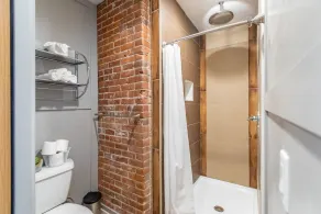 8036-WALK to Mayo-Cozy&Chic 1 BR APT with free parking. - Image 4