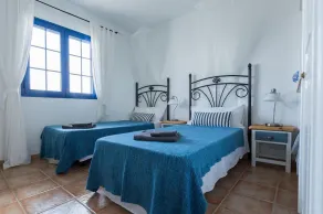 Fantastic location, 2 bed 2 bathroom property, stunning views, private Jacuzzi. - Image 3