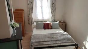 Equipped cosy 1 bedroom apartment in the heart of Chalus a historic market town. - Image 3
