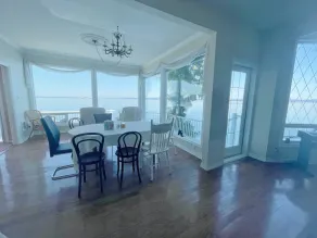 Waterfront Castle on the beach with hot tub on 1.58 Acres at downtown Chemainus - Image 3