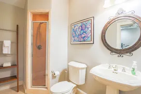 10 Min Walk to Beach; Dog Friendly, One Level Home w Golf Course Views - Image 3