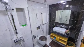 Luxury Living - Near to football stadium - Image 3