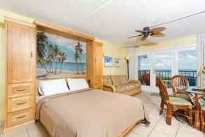 Oceanfront Studio- balcon privé, piscine, bain à remous-4 personnes - Image 3