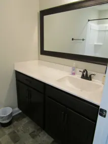 Cheerful 2-Bedroom Townhouse with Pool - Image 5