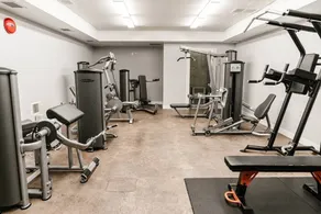 Poolside Barona Beach townhouse with lake views and private patio leading to the pool. Ideal for families/groups. Walk to the beach, enjoy the hot tub and resort amenities. Features a full kitchen, bunk room, king suite, and two living areas. - Image 4