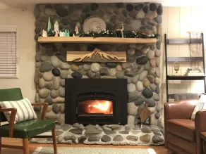 Mid century riverfront cabin. Hot tub, Pet friendly, Riverview - Image 2