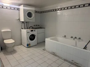 Sydney City Extra Large Security Furnished Master bedroom +a Sunroom Apartment - Image 3