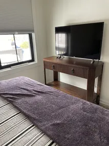 Relax on Lake Erie at our charming 2-bedroom cottage - Image 4