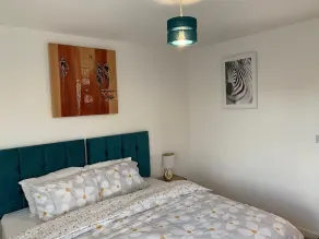 Green Lantern, Private En-suite Double Room, Garden and Free Parking - Image 5