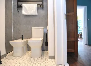 An apartment that sleeps 2 guests  in 1 bedroom - Image 2