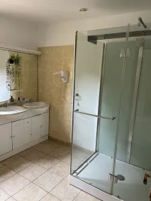 Provencal villa of 250 m2 with swimming pool - 8 km from Aix en Provence for 8 people. - Image 4