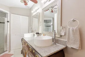 Railway Retreat Station Stay- Sleeps 9 FIFA World Cup 30 mi away - Image 5