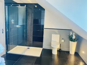 Stilvolles zeitgenössisches 5-Bett-Haus mit 4 Bädern in der Nähe von Shaftesbury - Image 2
