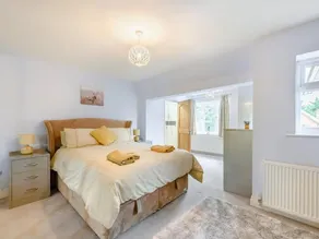 6 Bed House - Sleeps 11 - Pets - Garden - Parking - Image 4