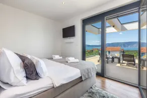 Modern og luksus feriehus  med privat pool i Pinezici, Island Krk, Kroatien med plads til 10 personer - Image 4