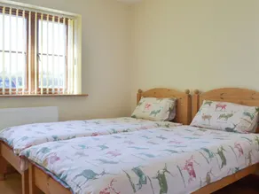 2 bedroom accommodation in Chard - Image 5