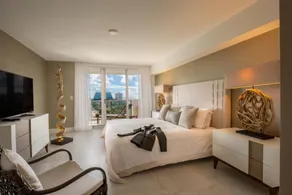 Penthouse 4 Bedroom | Water Views | Roof Top Pool! - Image 4