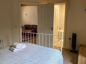 CV225AA 1 Bedroom-Near Rugby School-Ground Floor-WiFi-Self Check In - Image 5