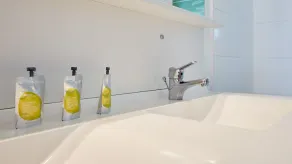 5km from the Beach! Charming central apartment - Image 5