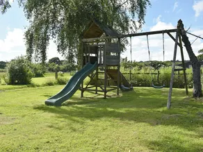Red Squirrel Lodge - UKC677 - Image 2