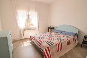 Stylish sea-view apartment with parking and Wi-Fi - Image 4