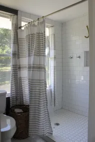 Charming 3/2 Farmhouse Near Fixer Upper and Gathering Oaks - Image 5