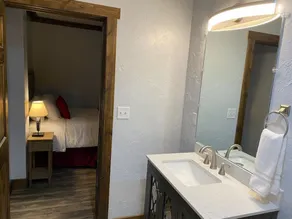 Ohiopyle Trailside Hotel Room 1 Queen Beds Sleeps 2 /Minutes to Fallingwater - Image 3