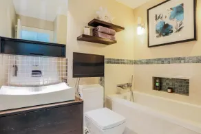 Beautiful Modern 4 bedroom/3bath Retreat - Image 4