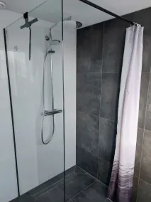 Luxus Ferienwohnung für 5 Personen in Strandnahe, umzäunten Garten, Pool. - Image 5