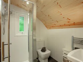 1 bedroom accommodation in Newton Abbot - Image 3