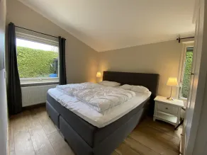 Fristående renoverat fritidshus på slutna grunder - Image 4