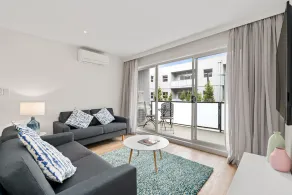 Modern and Spacious Three  Bedroom Apartment - Image 5