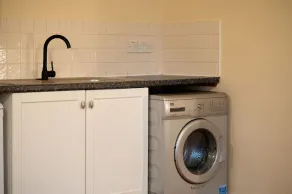 1BR Headington Flat | Central & Free Parking - Image 2