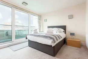 Steep Holm - On Poole Quay with Spacious Balcony - Image 4