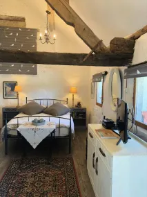 Romantic hideaway for 2 by a Medieval Chateau with pool - Image 4