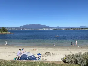 Absolute Waterfront Only 15 minutes From Hobart - Image 4