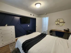 Exceptional Studio in CHS! Quiet Cozy with Onsite Parking/Washer/Dryer & HS Wifi - Image 4