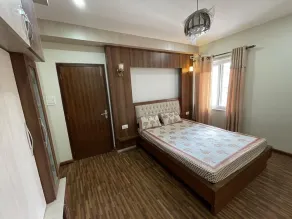 Neues und charmantes 3 Schlafzimmer/4 Badezimmer Haus zu vermieten - Image 3