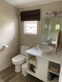 Blue Door Beach House - 3 bed 2 bath w/ AC, WIFI, KITCHEN, WASH/DRY & CABLE - Image 2