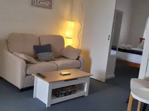 \"Sunset Dreamz\" Lake front accommodation with 180 degree Lake Bonney views - Image 4